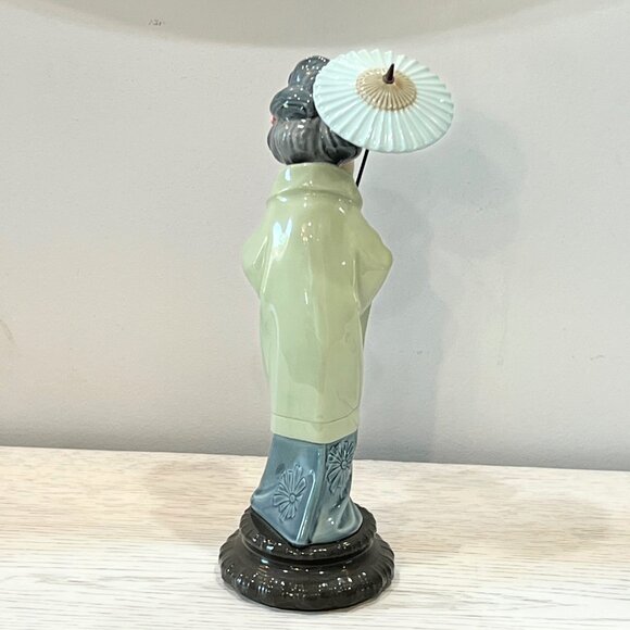 LLADRO 4988 Oriental Spring Geisha with Parasol Umbrella Porcelain Figurine - Picture 6 of 11